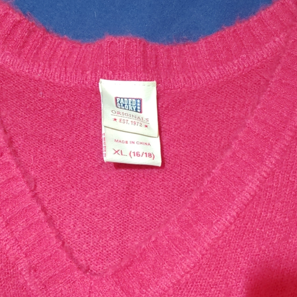 Red sweater - Picture 2 of 3